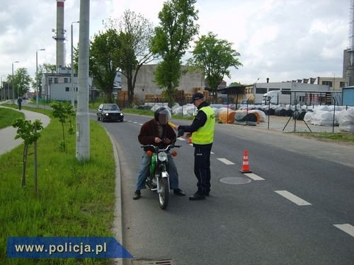 Badanie trzeźwości, źródło: www.policja.pl