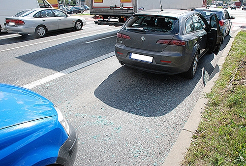 Alfa Romeo z rozbitą szybą, źródło: www.podkarpacka.policja.gov.pl