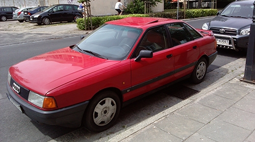 Audi 80, typowy sedan, źródło: baza zdjęć info-car.pl