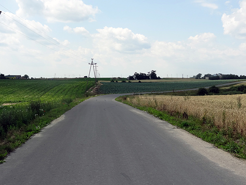 Coraz więcej dróg na wsiach posiada asfaltowy dywanik