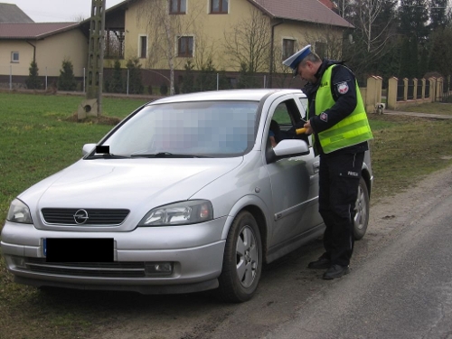 Badanie trzeźwości, źródło: www.kujawsko-pomorska.policja.gov.pl