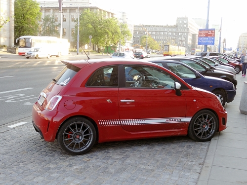 Samochód postrzegany jako damski w męskim wydaniu: Fiat 500 Arbath, źródło: materiały własne www.info-car.pl