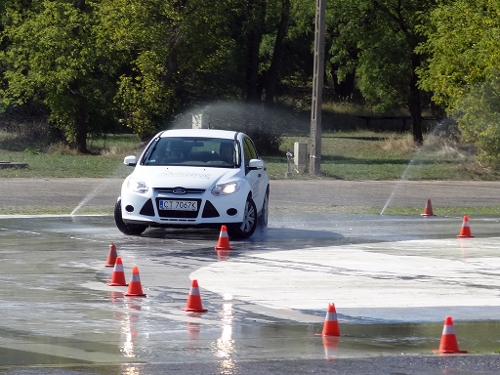 Szkolenie w ODTJ będzie bez wątpienia cenną lekkcją dla młodych kierowców, źródło: materiały własne info-car.pl