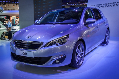Peugeot 308 II, źródło: wikipedia.org, autor: Silosarg, Ten plik udostępniony jest na licencji Attribution-ShareAlike 3.0 Unported