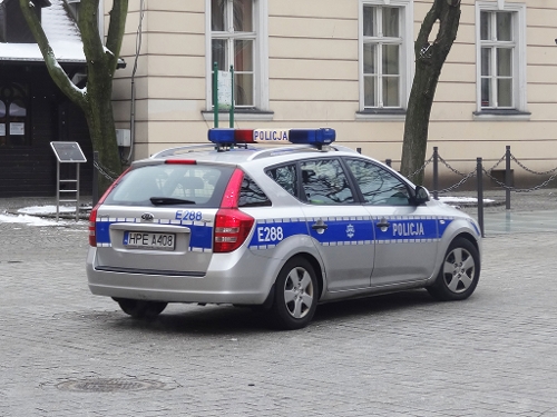 Policyjny radiowóz na służbie, źródło: materiały własne www.info-car.pl