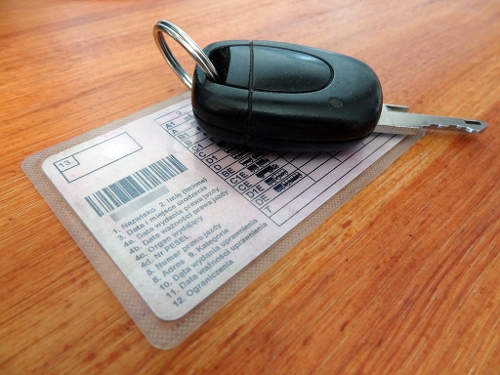 Kierować pojazdami można dopiero po odbiorze prawa jazdy, źródło: materiały własne info-car.pl