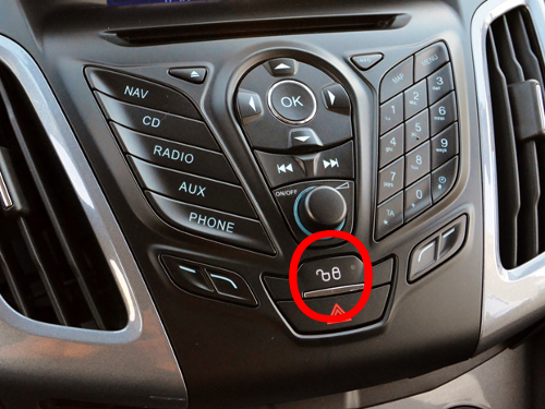 Przycisk blokowania zamków w samochodzie ford focus