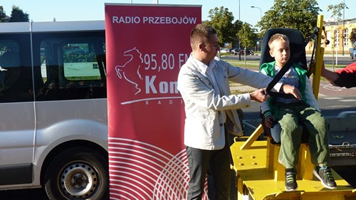 Cłopiec na symulatorze zderzeń, źródło: www.wielkopolska.policja.gov.pl