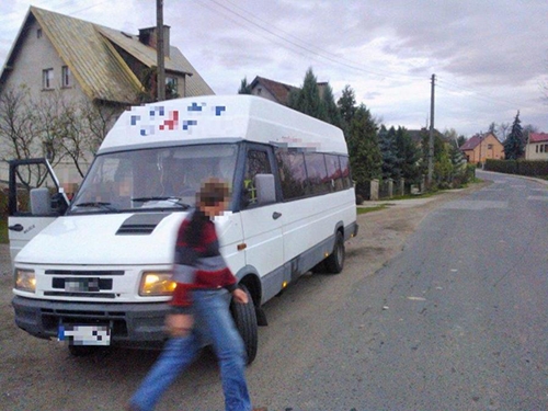 Zatrzymany autobus, źródło: www.gitd.gov.pl