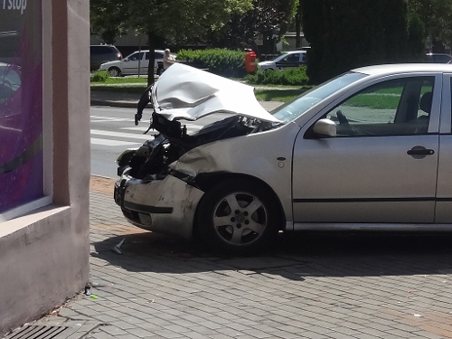 Wypadek samochodowy, źródło: materiały własne www.info-car.pl