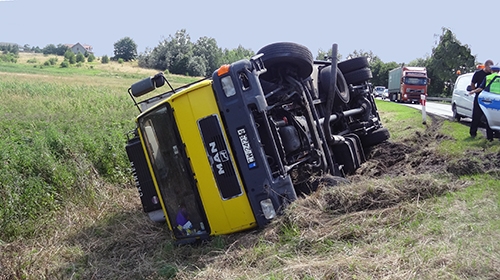 Wypadek ciężarówki na DK10, źródło: materiały własne info-car.pl