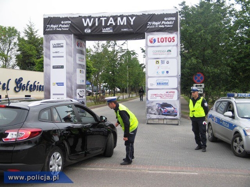 Policja na starcie rajdu, źródło: www.policja.pl