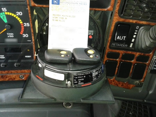 Piloty do sterowania tachografem, źródło: www.gitd.gov.pl