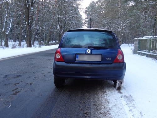 W takiej sytuacji lewe koła mają inną przyczepność niż prawe, źródło: materiały własne info-car.pl