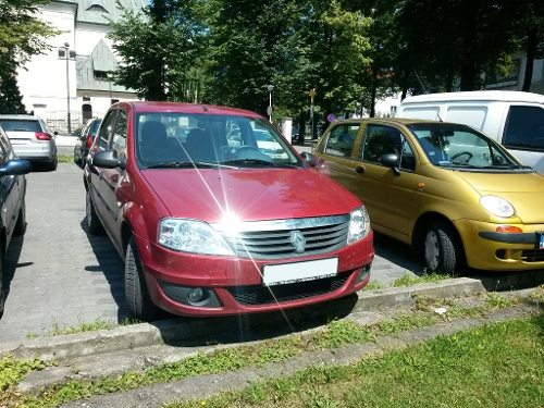 Osoby lub zwierzęta zostawione w samochodzie na pełnym słońcu na kilka godzin, mają małe szanse na przeżycie, źródło: materiały własne info-car.pl